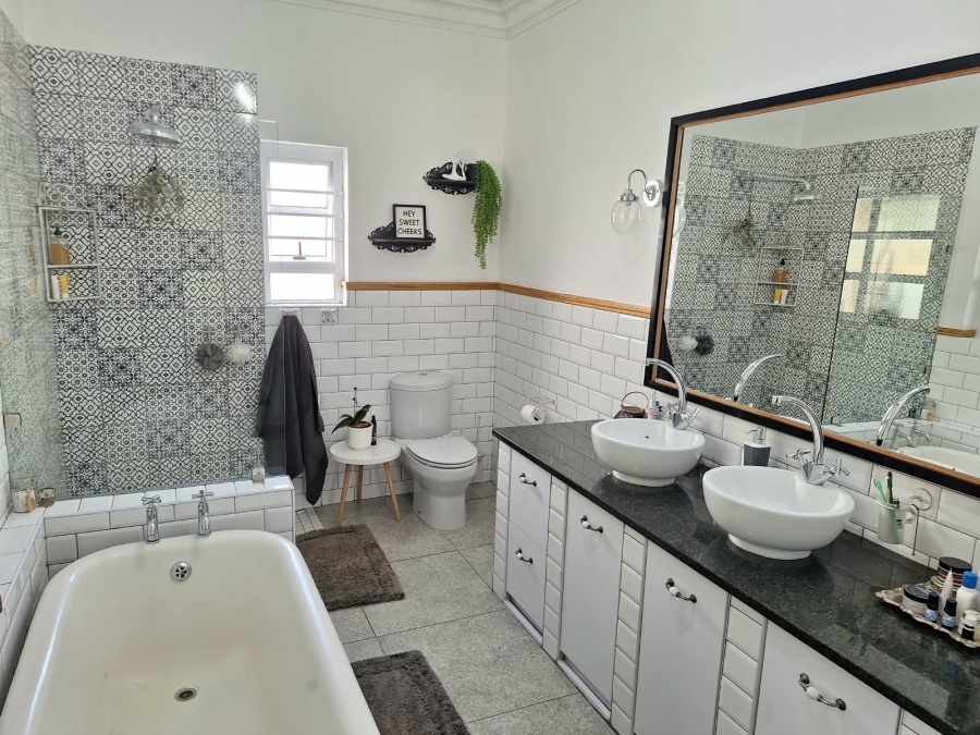 4 Bedroom Property for Sale in Memorial Road Area Northern Cape